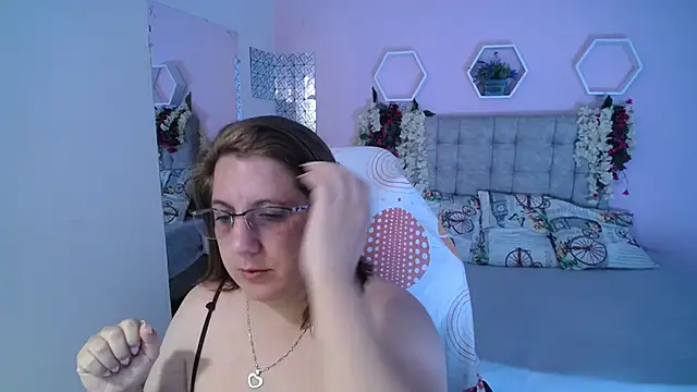 katie joness  online show from 01/12/25, 03:46