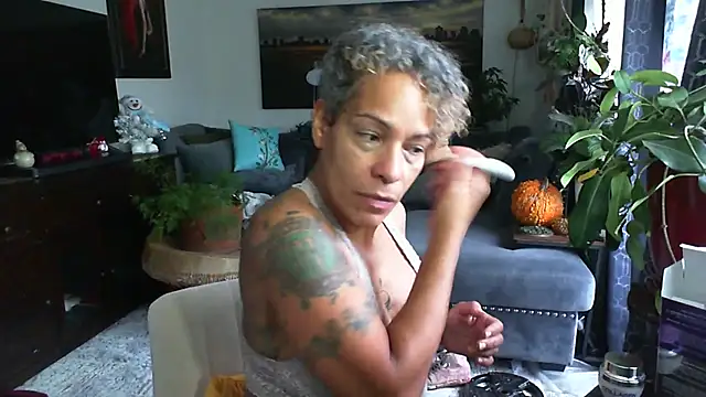 CeceilaMoon online show from 11/23/25, 02:39