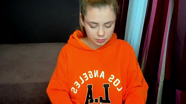 IsabellaBler online show from 12/05/25, 06:55