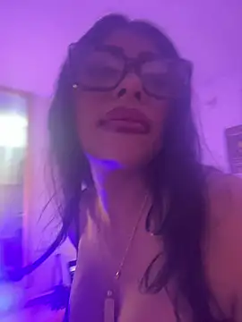 Snapshot of canela_10 chatting on 10/19/25, 03:07 canela 10 online show from 10/19/25, 03:07