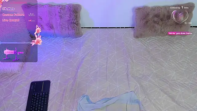 Snapshot of pauline_golden1 chatting on 10/25/25, 03:14 pauline golden1 online show from 10/25/25, 03:14