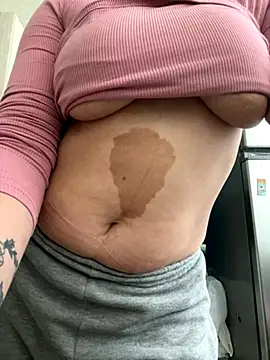 Snapshot of Angel__lika chatting on 10/31/25, 06:47 Angel lika online show from 10/31/25, 06:47