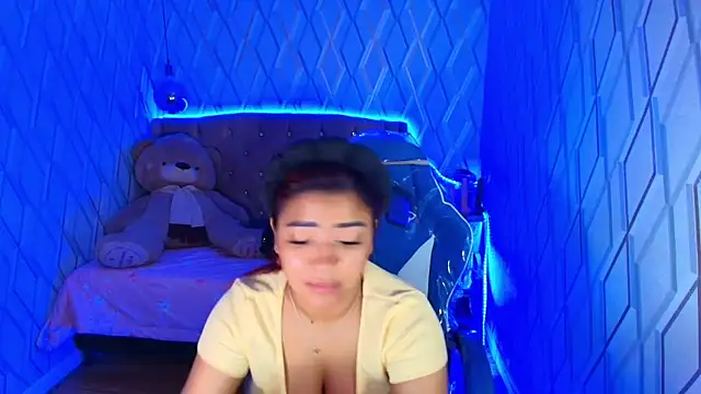 NicolleTaylor online show from 11/15/25, 12:52