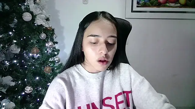 Snapshot of aineangeel chatting on 12/28/24, 12:26 aineangeel online show from 12/28/24, 12:26