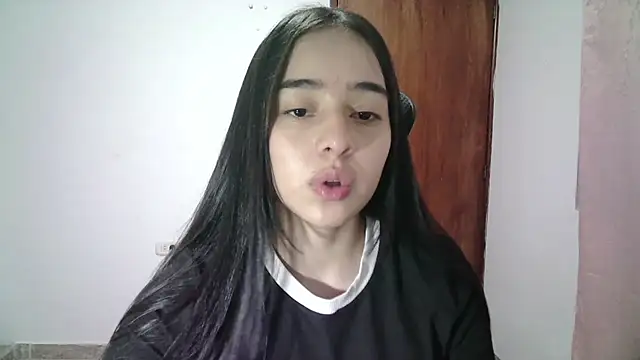 Snapshot of aineangeel chatting on 09/14/25, 12:21 aineangeel online show from 09/14/25, 12:21