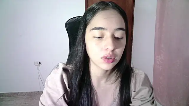 Snapshot of aineangeel chatting on 09/18/25, 01:18 aineangeel online show from 09/18/25, 01:18