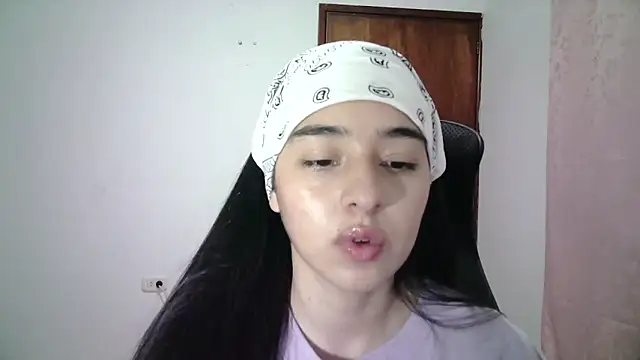 Snapshot of aineangeel chatting on 10/02/25, 12:06 aineangeel online show from 10/02/25, 12:06