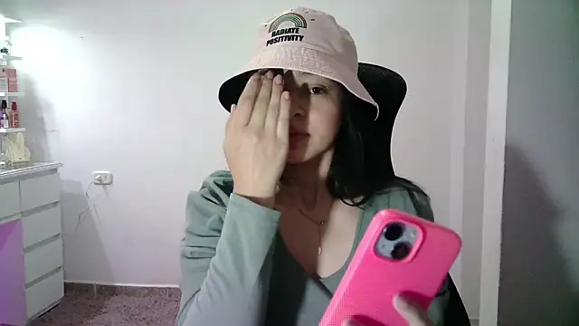 Snapshot of aineangeel chatting on 11/08/25, 07:01 aineangeel online show from 11/08/25, 07:01