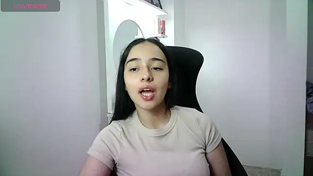 Snapshot of aineangeel chatting on 06/15/26, 12:13 aineangeel online show from 06/15/26, 12:13