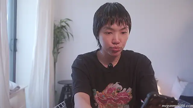 Snapshot of meganmei666 chatting on 05/18/26, 06:14 meganmei666 online show from 05/18/26, 06:14