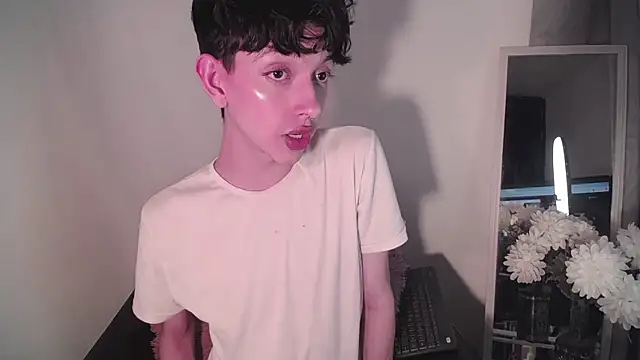 lyamthommpson online show from 02/08/25, 07:15