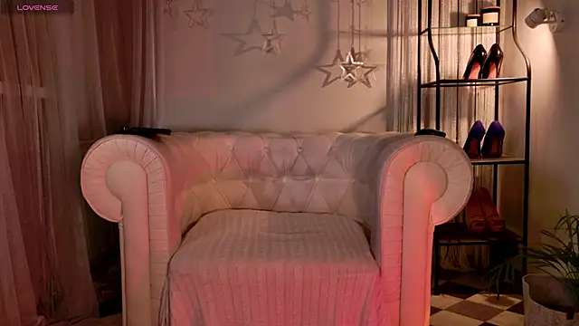 Snapshot of Your_Little_Milf chatting on 02/19/26, 06:26 Your Little Milf online show from 02/19/26, 06:26