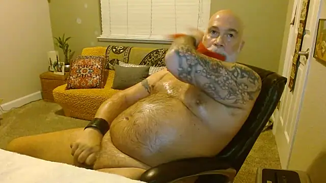 musclebearnips online show from 11/17/25, 01:11