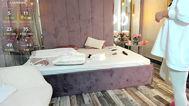 Selena Reeves online show from 12/18/25, 06:52