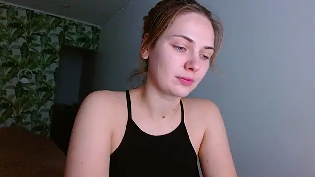 Snapshot of Olivia_shine chatting on 12/03/24, 05:42 Olivia shine online show from 12/03/24, 05:42