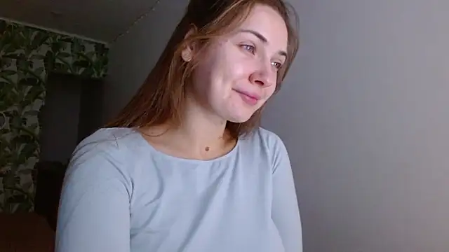 Snapshot of Olivia_shine chatting on 12/04/24, 05:27 Olivia shine online show from 12/04/24, 05:27