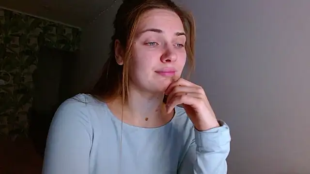Snapshot of Olivia_shine chatting on 12/06/24, 05:20 Olivia shine online show from 12/06/24, 05:20