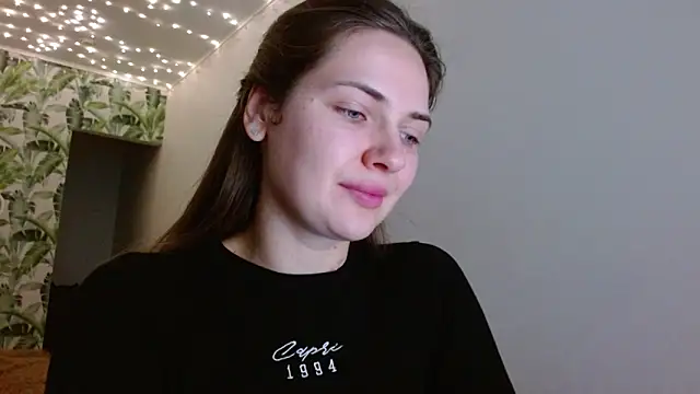 Snapshot of Olivia_shine chatting on 12/10/24, 05:28 Olivia shine online show from 12/10/24, 05:28