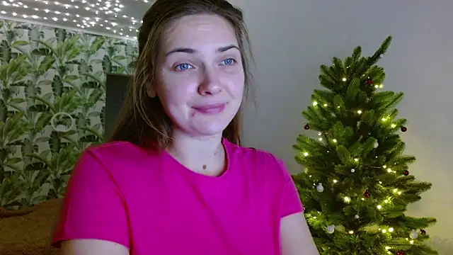 Snapshot of Olivia_shine chatting on 12/21/24, 05:25 Olivia shine online show from 12/21/24, 05:25