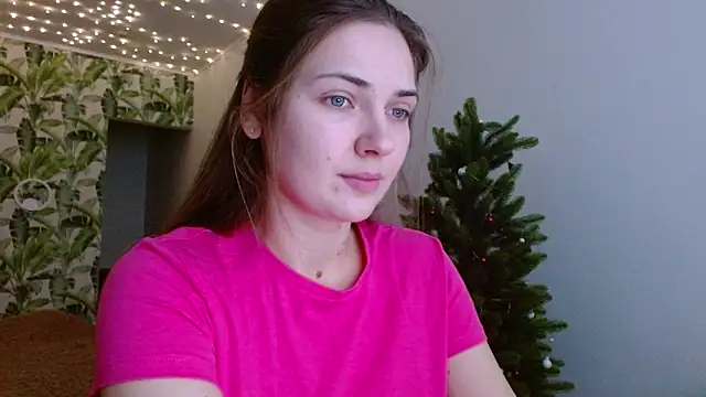 Snapshot of Olivia_shine chatting on 12/23/24, 06:11 Olivia shine online show from 12/23/24, 06:11
