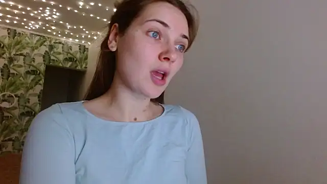 Snapshot of Olivia_shine chatting on 01/18/25, 05:20 Olivia shine online show from 01/18/25, 05:20
