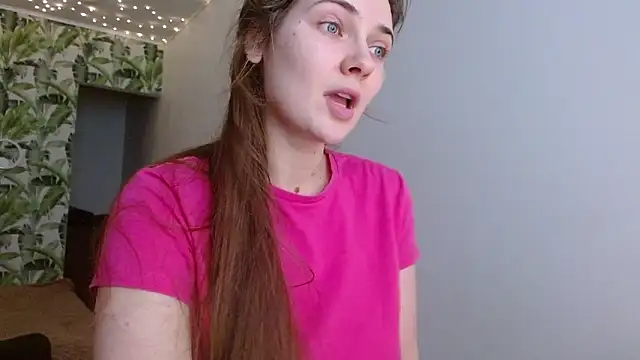 Snapshot of Olivia_shine chatting on 01/26/25, 05:45 Olivia shine online show from 01/26/25, 05:45
