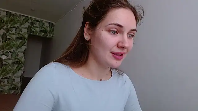 Snapshot of Olivia_shine chatting on 02/02/25, 05:32 Olivia shine online show from 02/02/25, 05:32