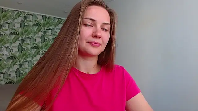 Snapshot of Olivia_shine chatting on 09/09/25, 04:23 Olivia shine online show from 09/09/25, 04:23