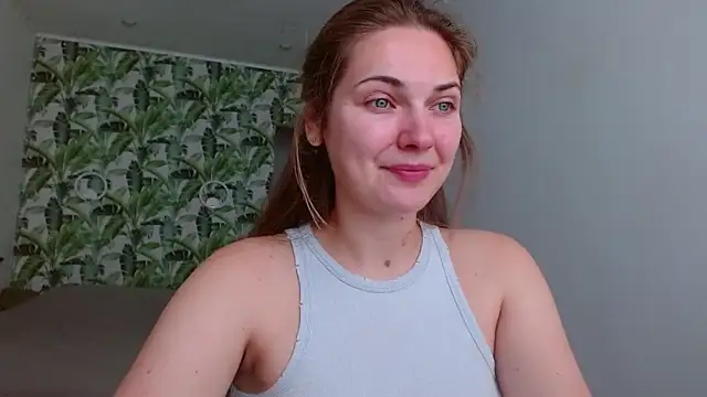 Snapshot of Olivia_shine chatting on 09/28/25, 04:29 Olivia shine online show from 09/28/25, 04:29
