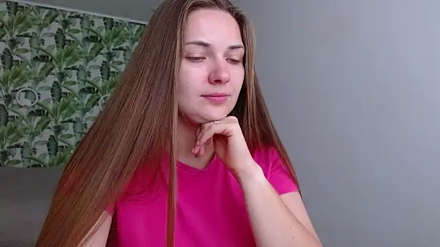 Snapshot of Olivia_shine chatting on 09/30/25, 04:28 Olivia shine online show from 09/30/25, 04:28