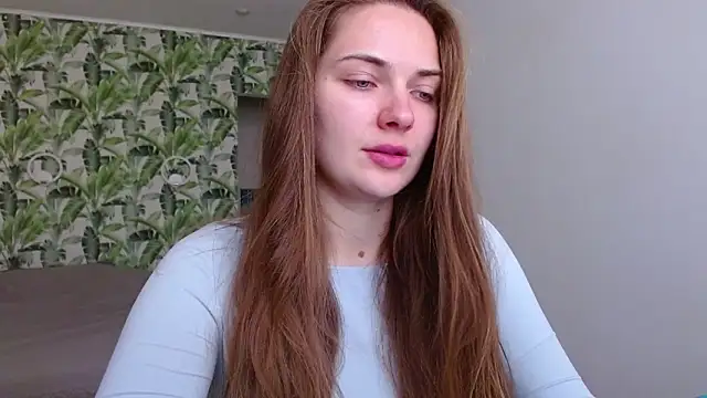 Snapshot of Olivia_shine chatting on 10/07/25, 04:20 Olivia shine online show from 10/07/25, 04:20