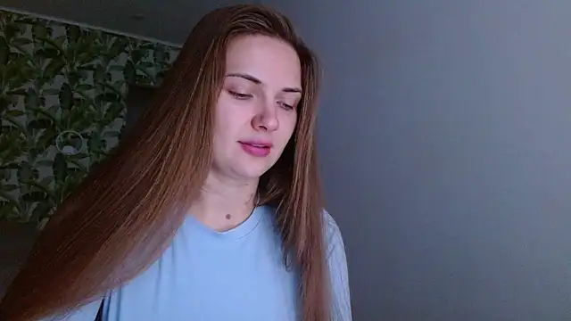 Snapshot of Olivia_shine chatting on 10/11/25, 04:22 Olivia shine online show from 10/11/25, 04:22