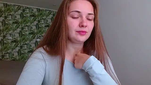 Snapshot of Olivia_shine chatting on 10/14/25, 04:24 Olivia shine online show from 10/14/25, 04:24