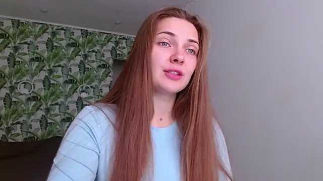 Snapshot of Olivia_shine chatting on 10/20/25, 04:24 Olivia shine online show from 10/20/25, 04:24