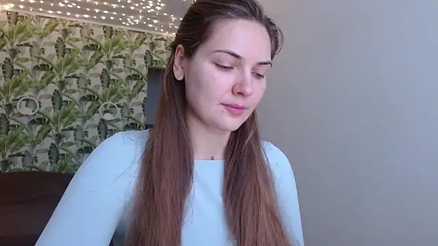 Snapshot of Olivia_shine chatting on 10/24/25, 04:20 Olivia shine online show from 10/24/25, 04:20