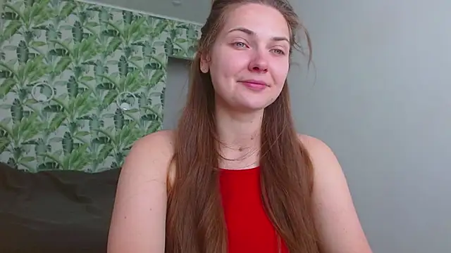 Snapshot of Olivia_shine chatting on 06/21/26, 04:26 Olivia shine online show from 06/21/26, 04:26