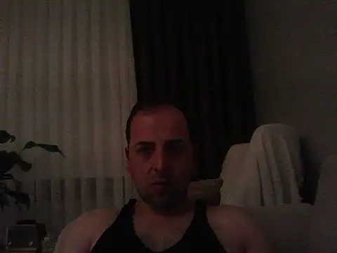 Snapshot of Yldrmm_9553 chatting on 06/23/26, 09:35 Yldrmm 9553 online show from 06/23/26, 09:35