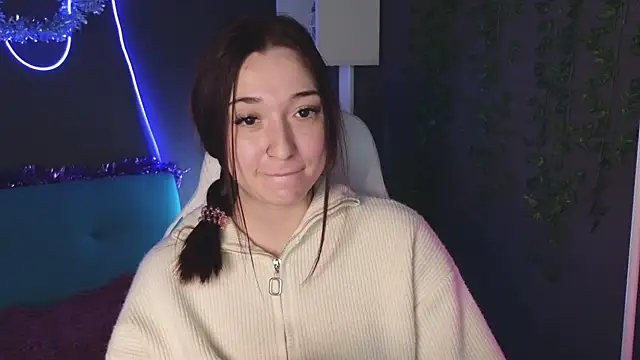Snapshot of YasmineWest chatting on 12/29/24, 04:05 YasmineWest online show from 12/29/24, 04:05
