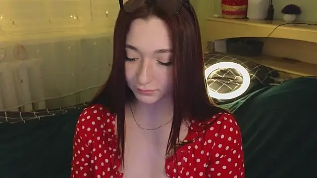 Snapshot of YasmineWest chatting on 01/27/25, 04:33 YasmineWest online show from 01/27/25, 04:33