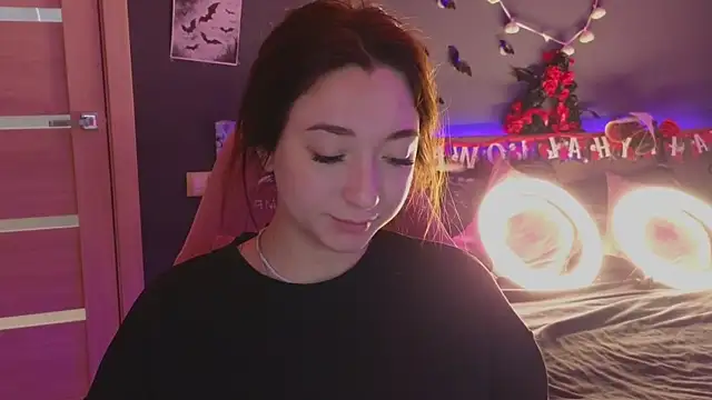 YasmineWest online show from 10/27/25, 02:04