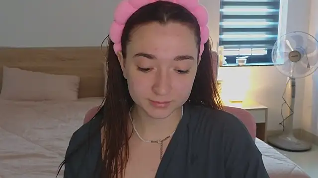 YasmineWest online show from 04/05/26, 12:30