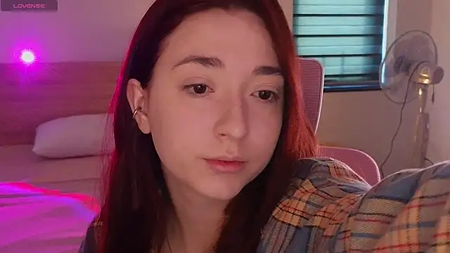 Snapshot of YasmineWest chatting on 05/01/26, 12:37 YasmineWest online show from 05/01/26, 12:37