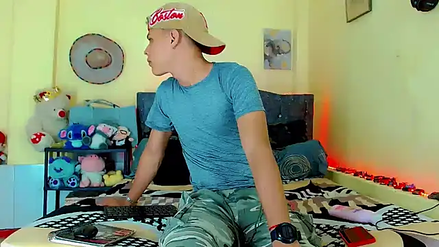 Liamscott  online show from 03/31/26, 05:02