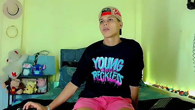 Liamscott  online show from 04/18/26, 07:07