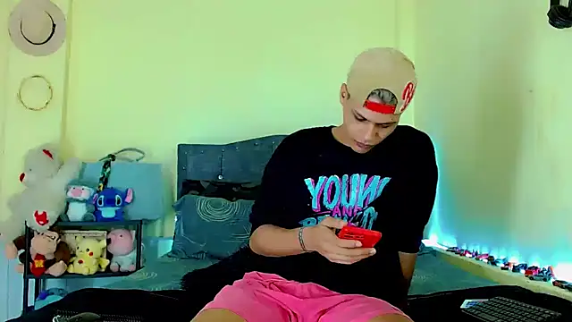 Liamscott  online show from 04/18/26, 07:58