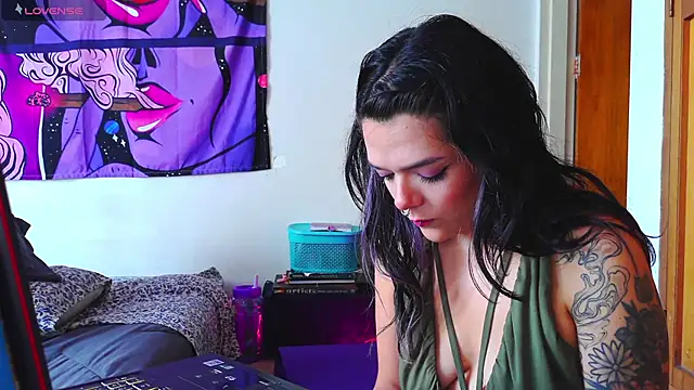 purple em69 online show from 12/06/24, 02:17