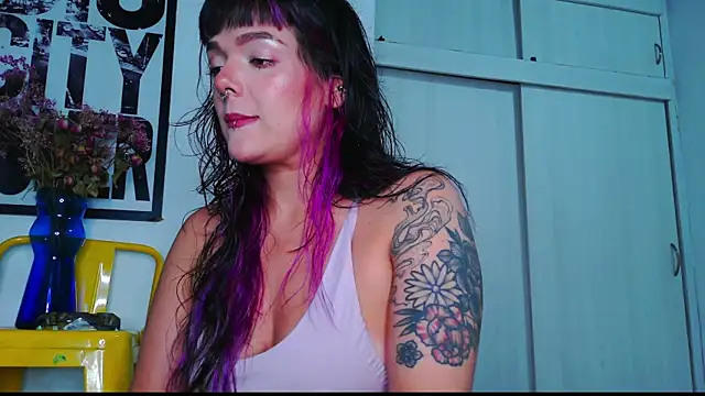 Snapshot of purple_em69 chatting on 06/19/26, 10:13 purple em69 online show from 06/19/26, 10:13