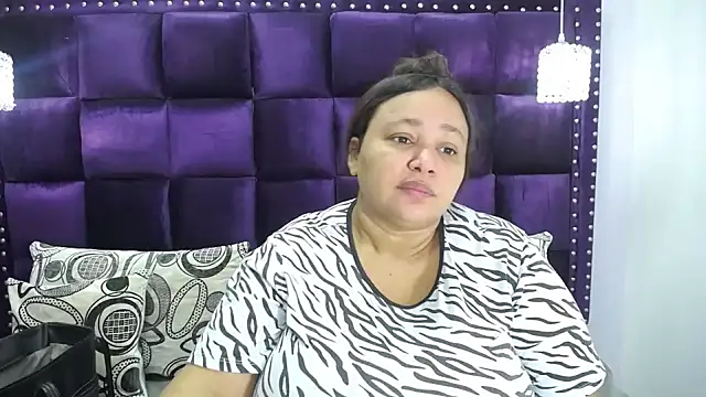 Snapshot of CrushOnMe_ chatting on 01/05/25, 12:21 CrushOnMe  online show from 01/05/25, 12:21