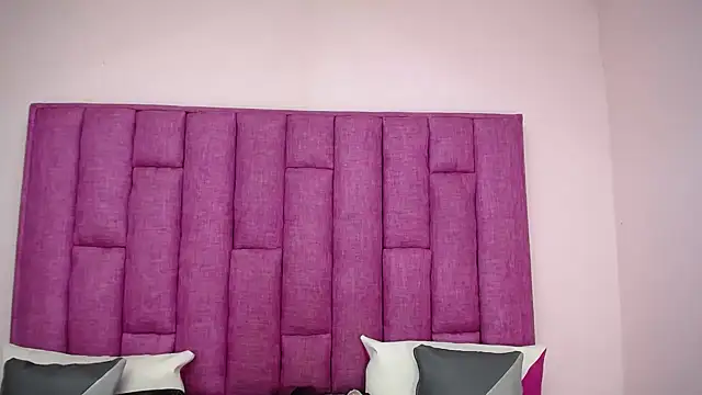 Snapshot of CrushOnMe_ chatting on 10/19/25, 01:34 CrushOnMe  online show from 10/19/25, 01:34