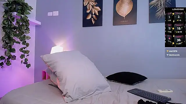 JasmineCampbell  online show from 03/11/25, 12:00